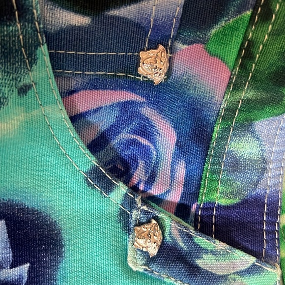 💥Gianni Versace Jeans - EUC - Beautiful Medusa Button Green Blue Rose Print - Picture 3 of 8
